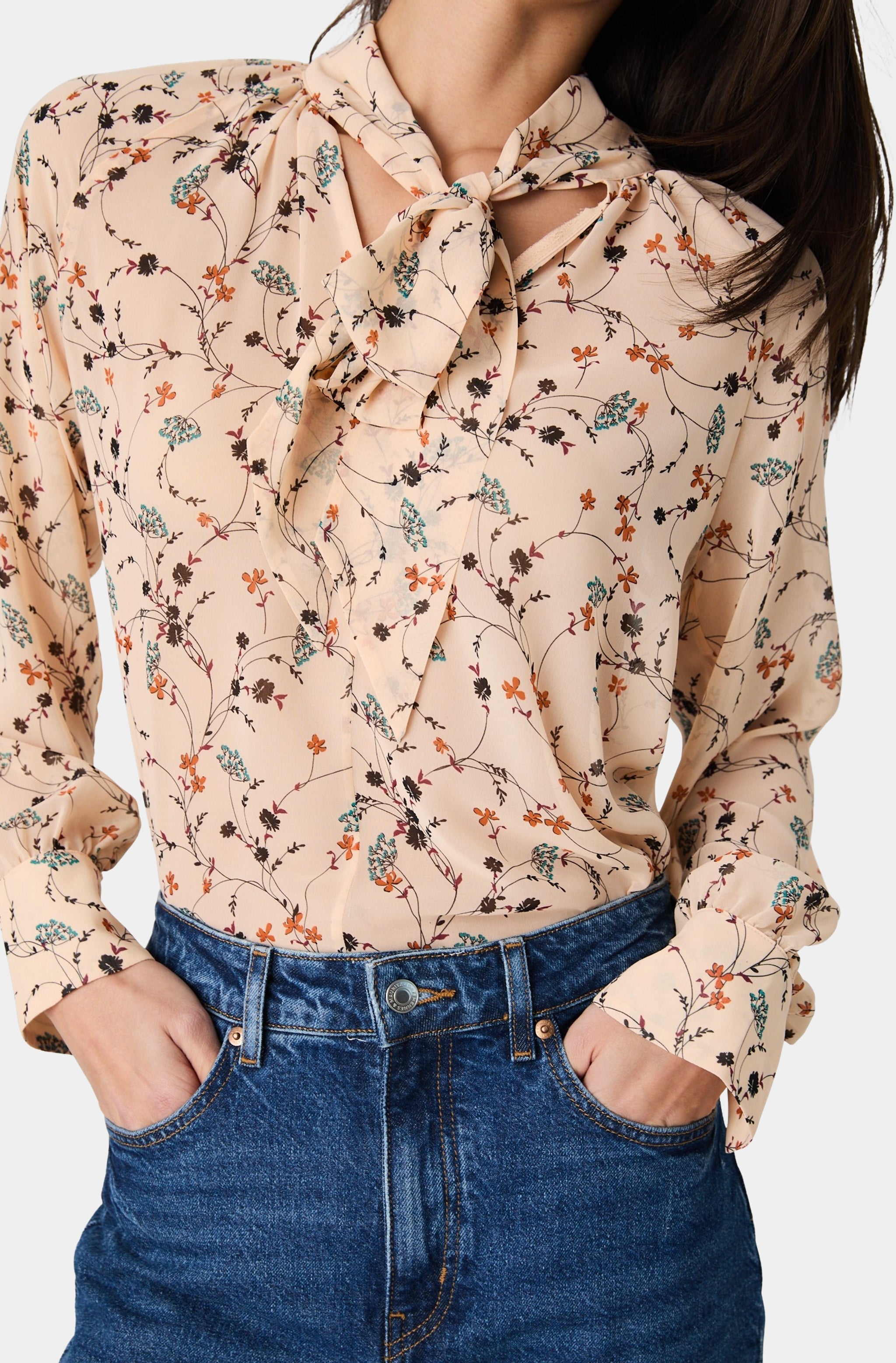 Leithia Whispy Chiffon Neck Tie